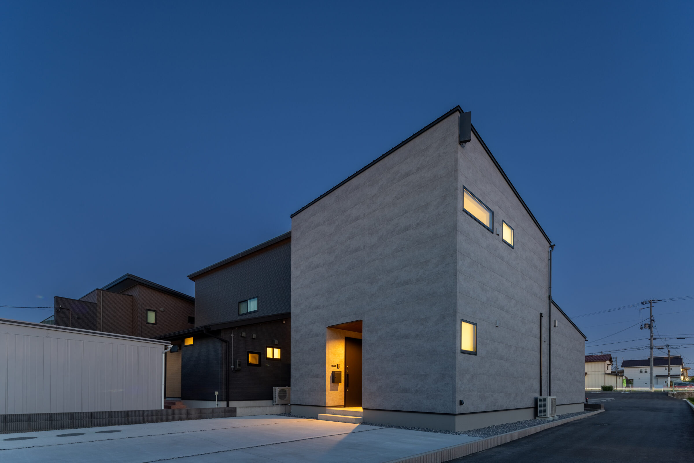                      建築費と外構費